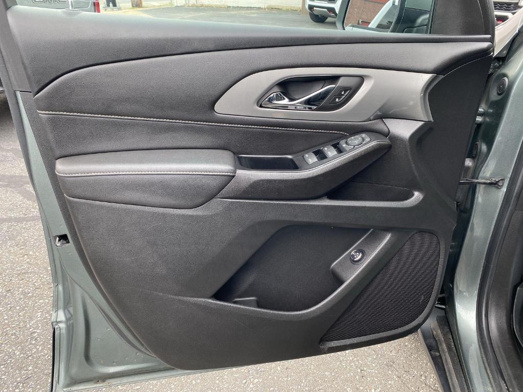 used 2023 Chevrolet Traverse car, priced at $33,500