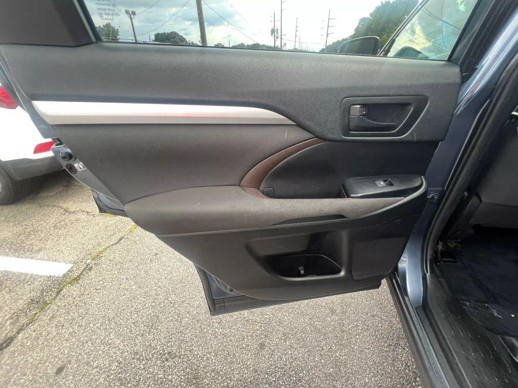 used 2019 Toyota Highlander car, priced at $16,800