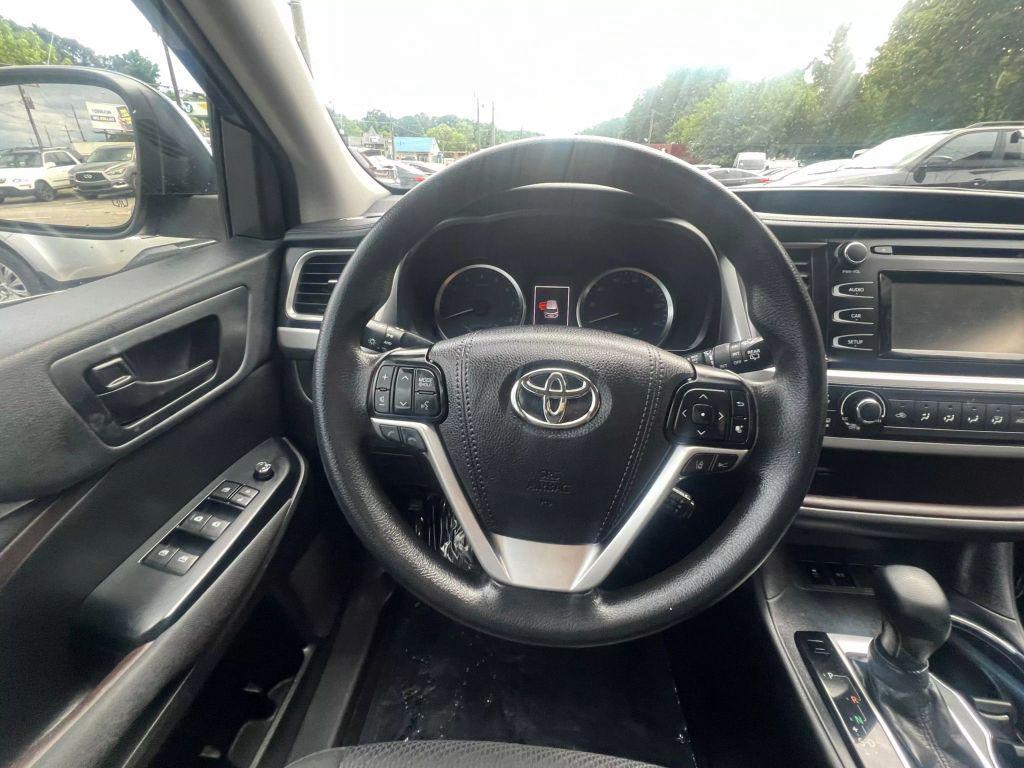used 2019 Toyota Highlander car, priced at $16,800