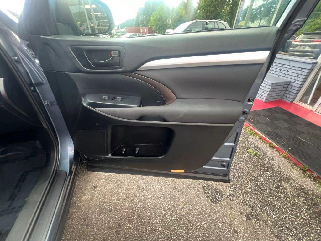 used 2019 Toyota Highlander car, priced at $16,800