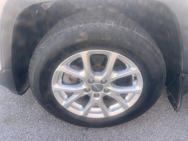 used 2014 Jeep Cherokee car, priced at $12,999