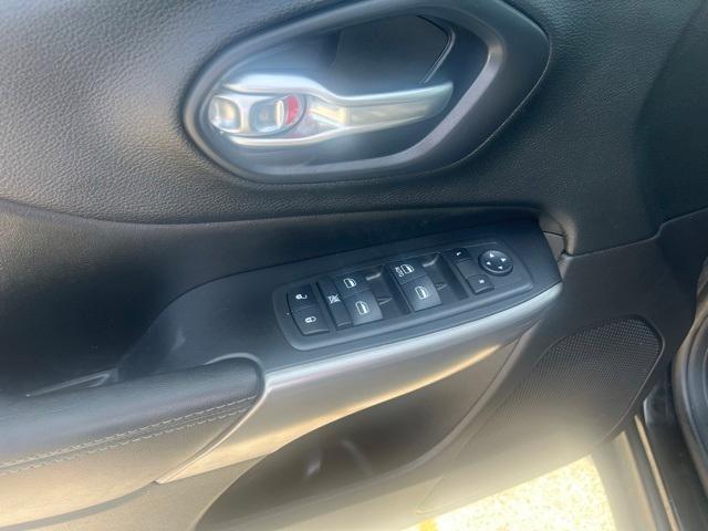 used 2020 Jeep Cherokee car, priced at $18,999