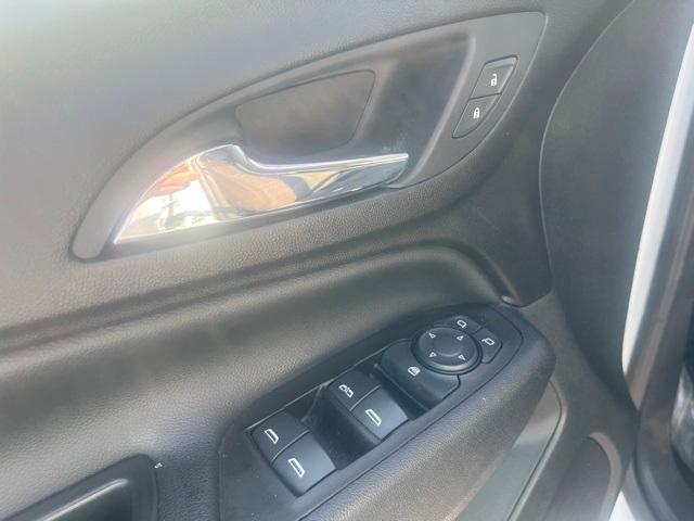 used 2023 Chevrolet Equinox car, priced at $19,999