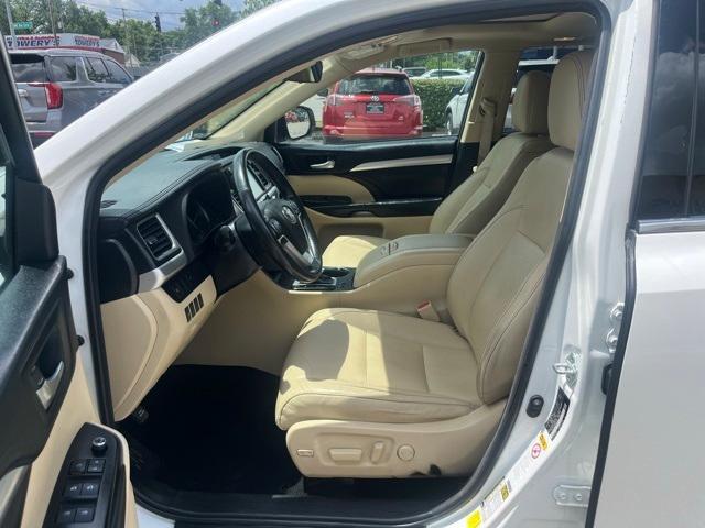 used 2018 Toyota Highlander Hybrid car, priced at $22,999