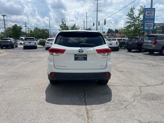 used 2018 Toyota Highlander Hybrid car, priced at $22,999
