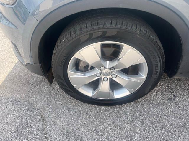 used 2021 Volvo XC40 car, priced at $16,999