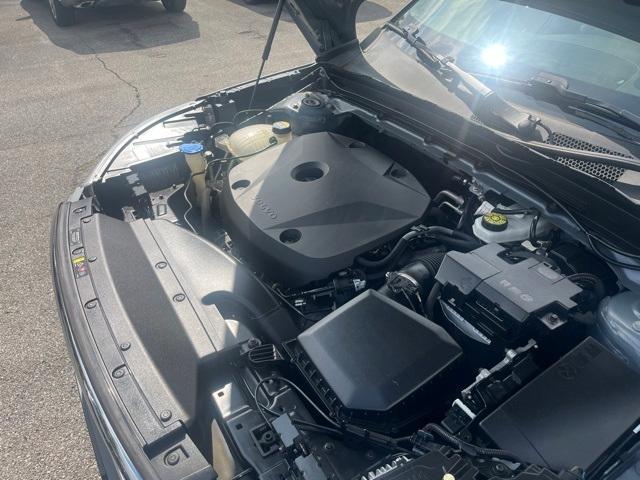 used 2021 Volvo XC40 car, priced at $16,999