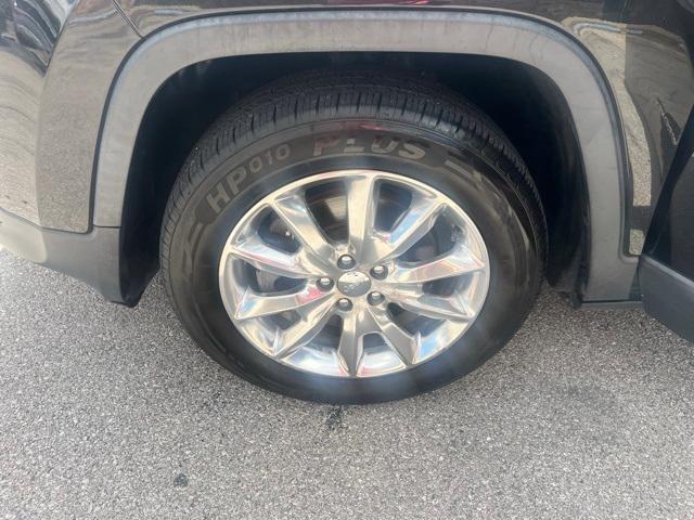 used 2015 Jeep Cherokee car, priced at $9,999