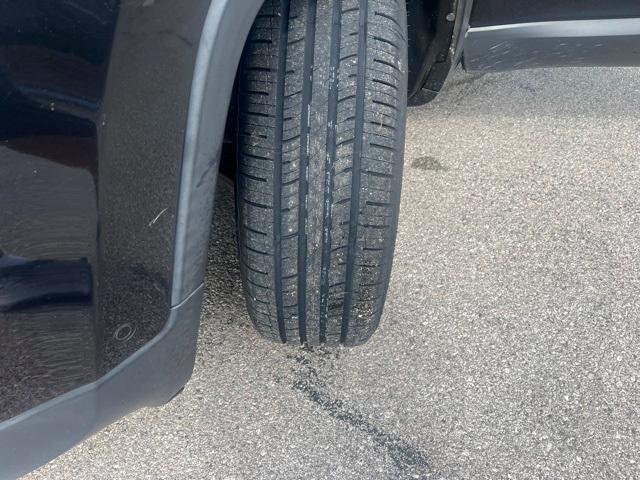 used 2014 Jeep Cherokee car, priced at $11,900