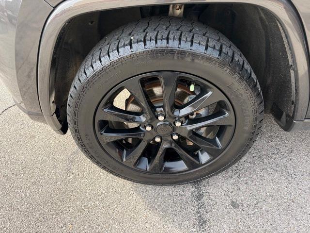 used 2020 Jeep Grand Cherokee car, priced at $21,607