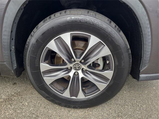 used 2021 Toyota Highlander car, priced at $24,788