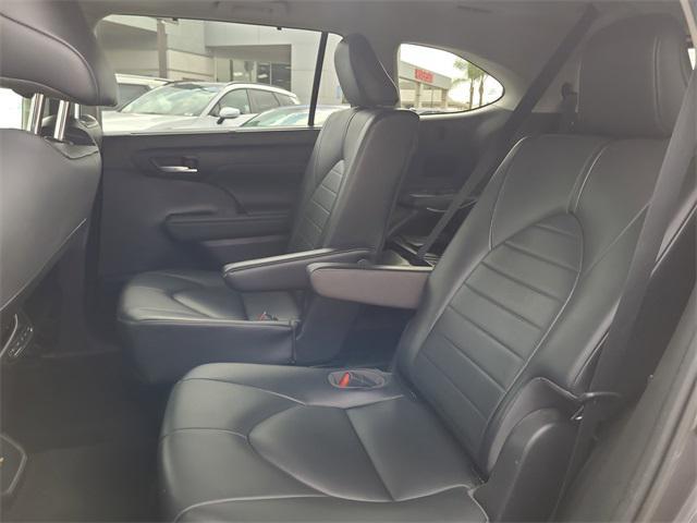 used 2021 Toyota Highlander car, priced at $24,788