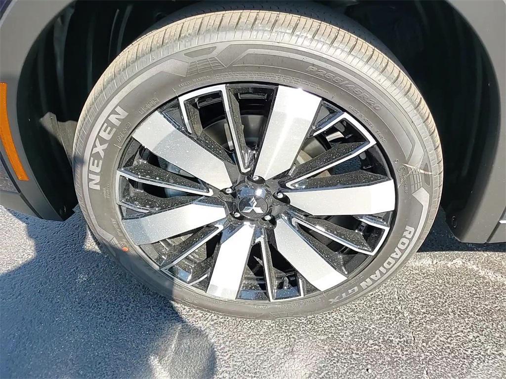 new 2025 Mitsubishi Outlander car