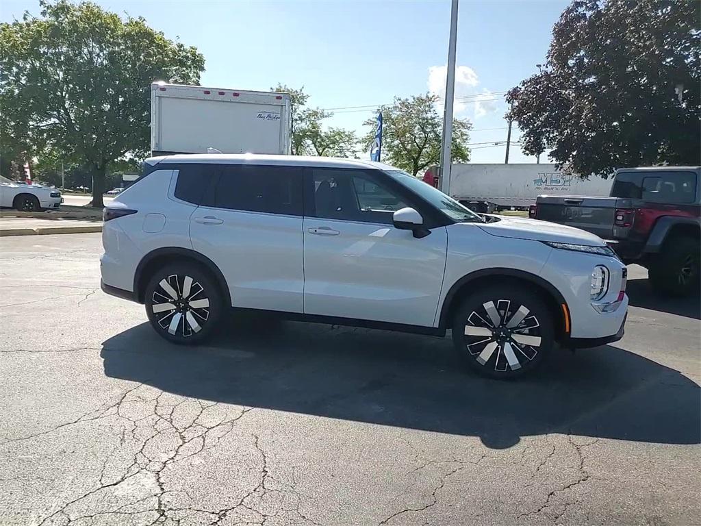 new 2025 Mitsubishi Outlander car
