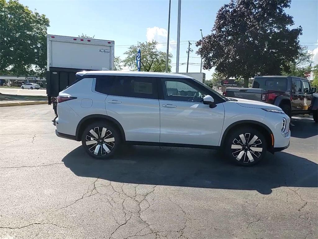new 2025 Mitsubishi Outlander car