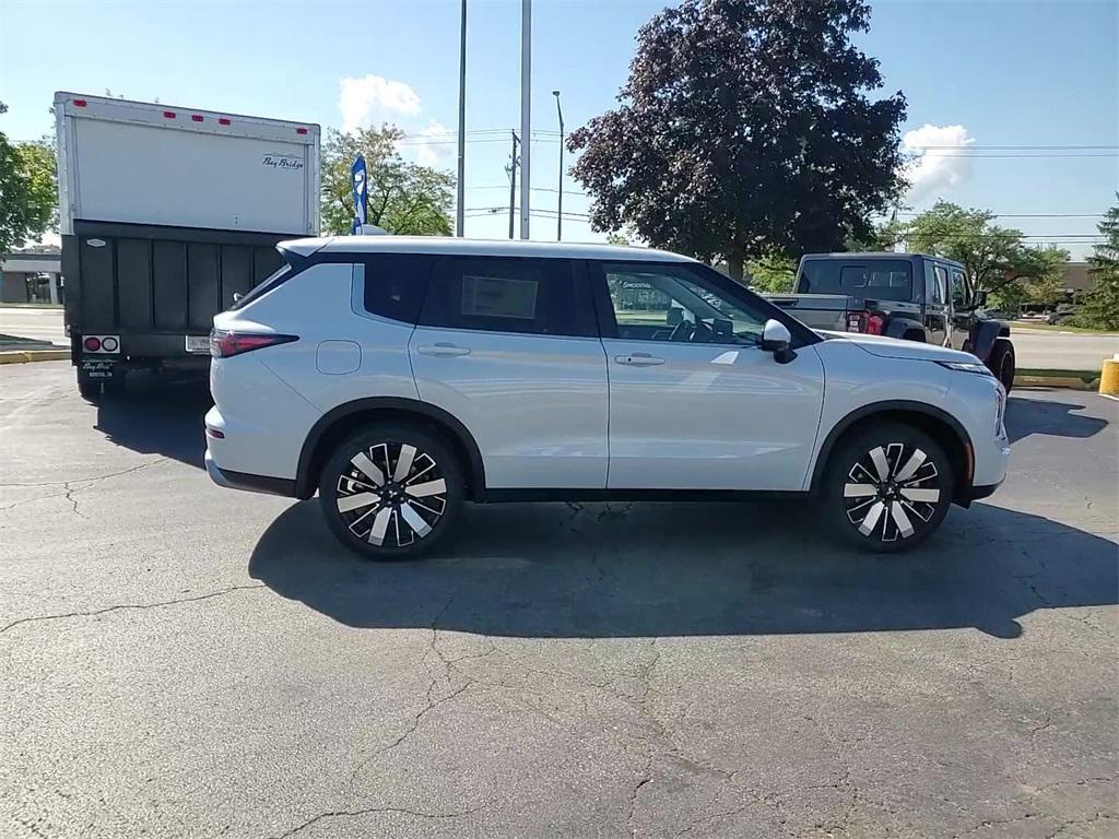 new 2025 Mitsubishi Outlander car