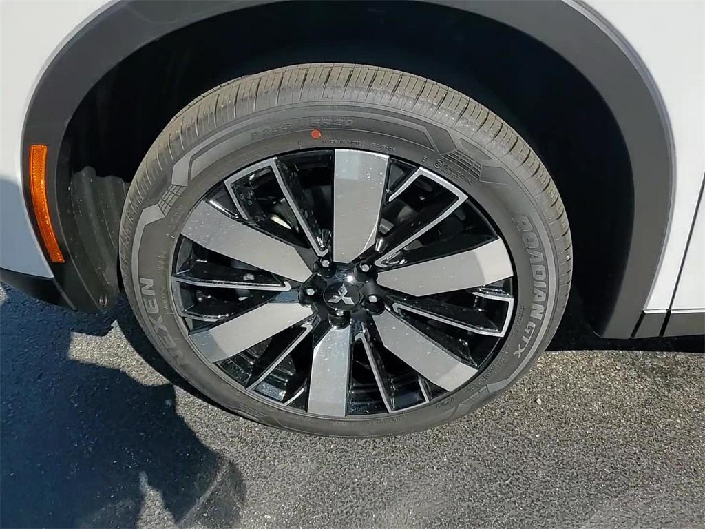 new 2025 Mitsubishi Outlander car