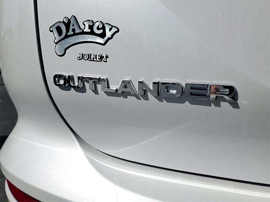 new 2025 Mitsubishi Outlander car