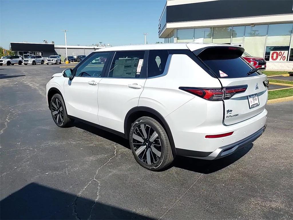 new 2025 Mitsubishi Outlander car