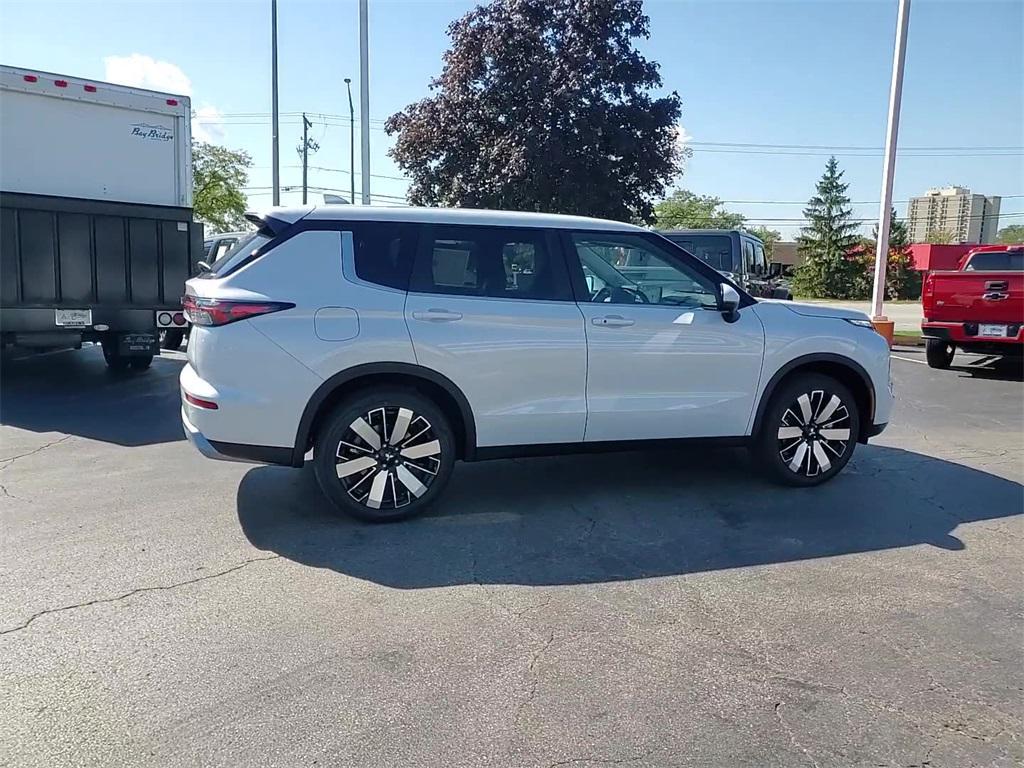 new 2025 Mitsubishi Outlander car