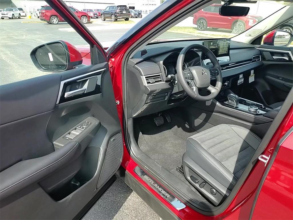 new 2025 Mitsubishi Outlander car