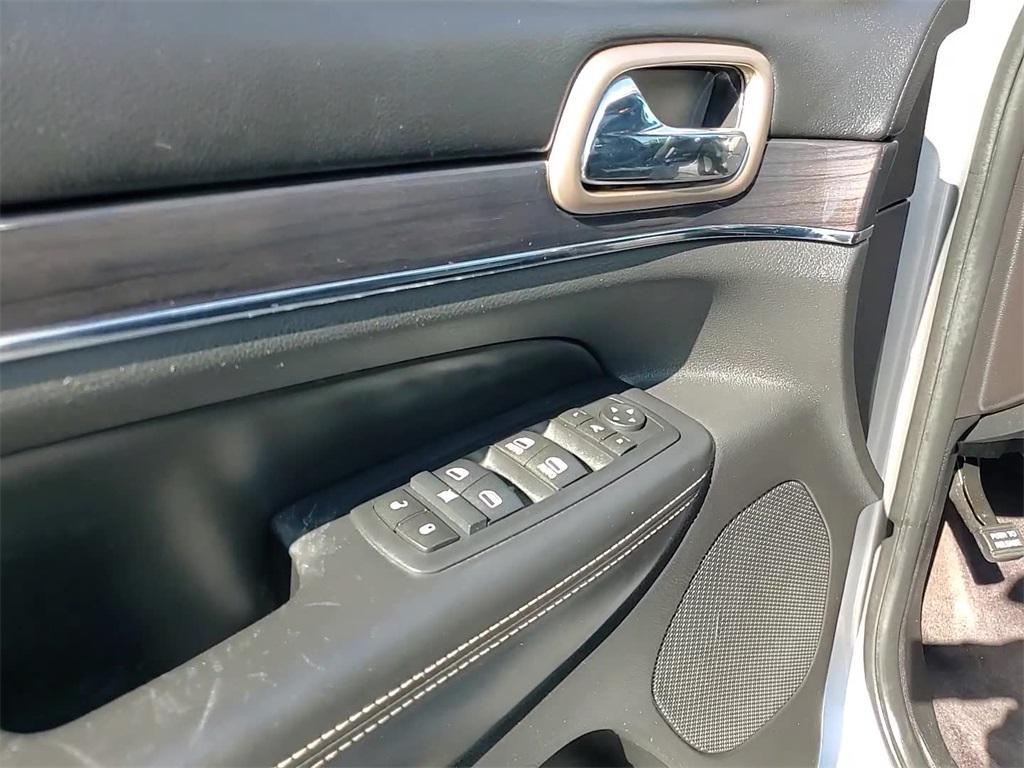 used 2015 Jeep Grand Cherokee car, priced at $14,100