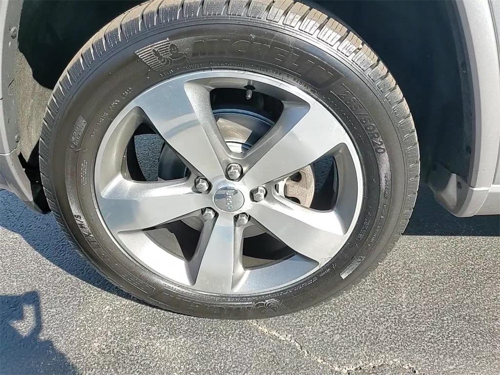 used 2015 Jeep Grand Cherokee car, priced at $14,100