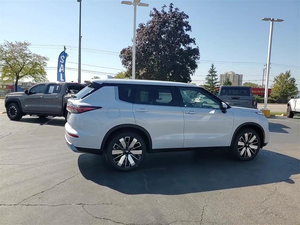 new 2025 Mitsubishi Outlander car