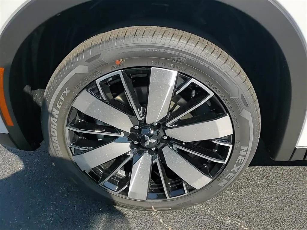 new 2025 Mitsubishi Outlander car