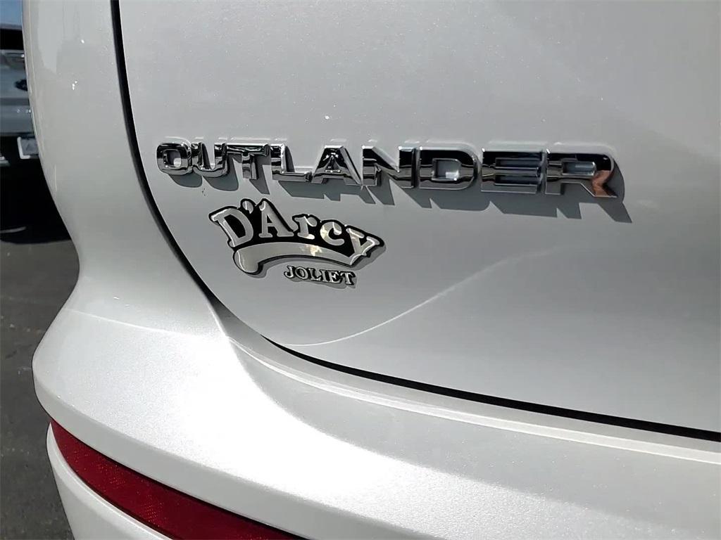new 2025 Mitsubishi Outlander car