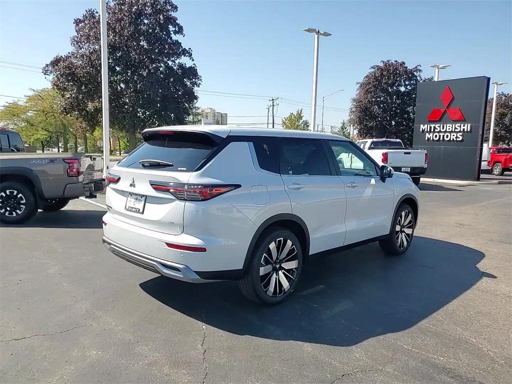 new 2025 Mitsubishi Outlander car