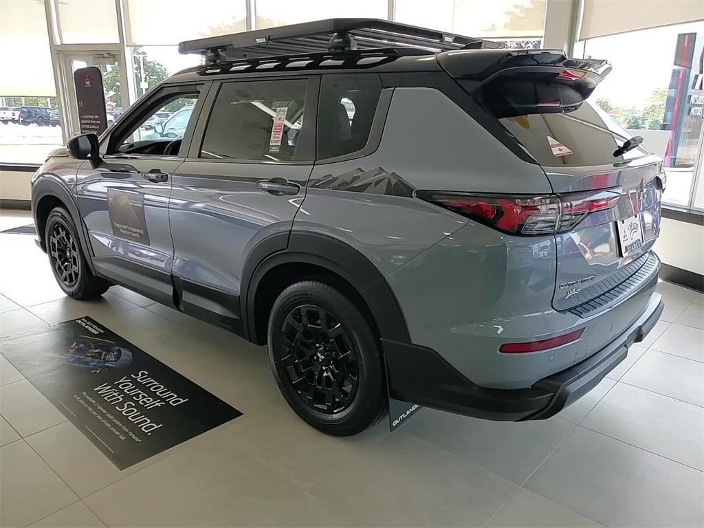 new 2025 Mitsubishi Outlander car, priced at $42,060