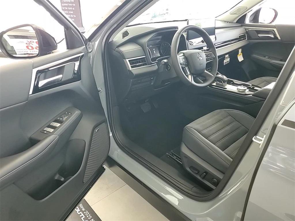 new 2025 Mitsubishi Outlander car, priced at $42,060