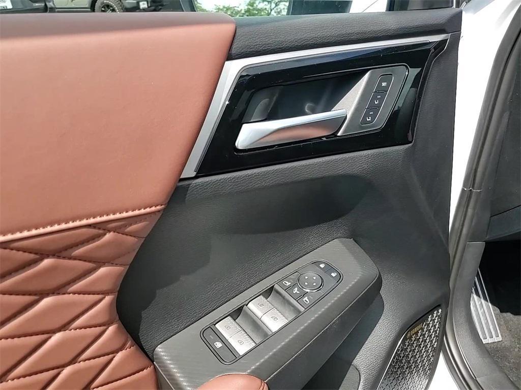 new 2025 Mitsubishi Outlander car, priced at $45,200
