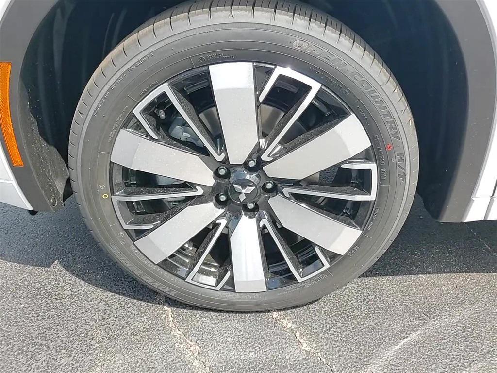 new 2025 Mitsubishi Outlander car, priced at $45,200