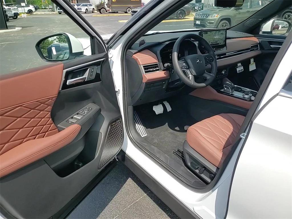 new 2025 Mitsubishi Outlander car, priced at $45,200