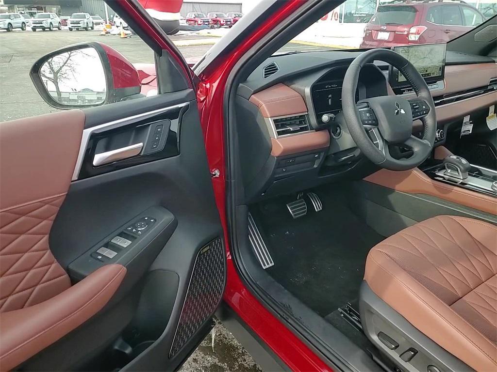 new 2025 Mitsubishi Outlander car, priced at $44,875