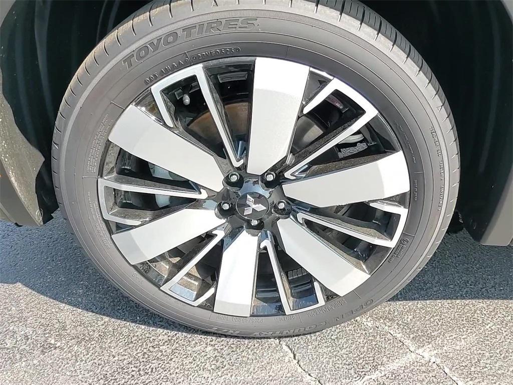 new 2025 Mitsubishi Outlander car, priced at $43,035