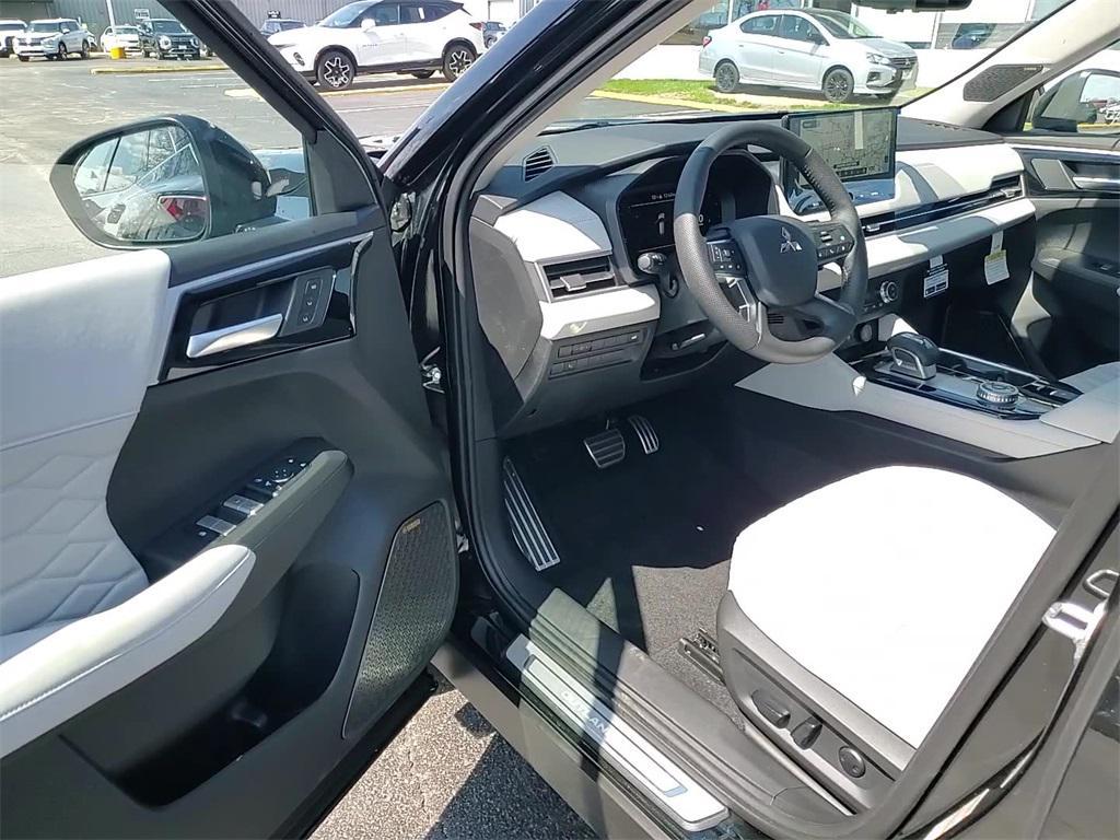 new 2025 Mitsubishi Outlander car, priced at $40,995
