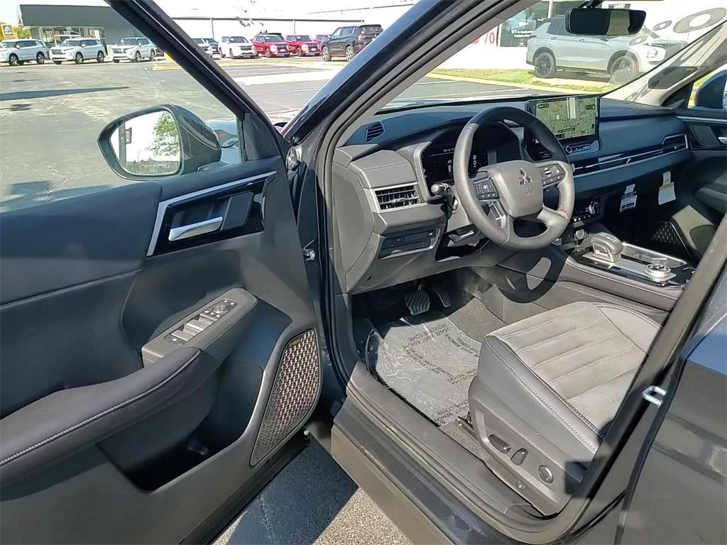 new 2025 Mitsubishi Outlander car, priced at $39,200
