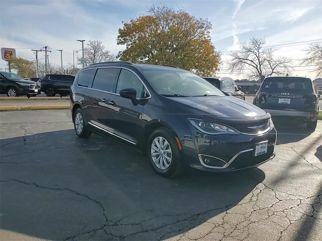 used 2017 Chrysler Pacifica car, priced at $11,995