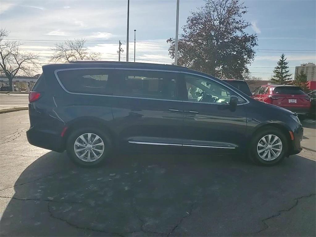 used 2017 Chrysler Pacifica car, priced at $11,995