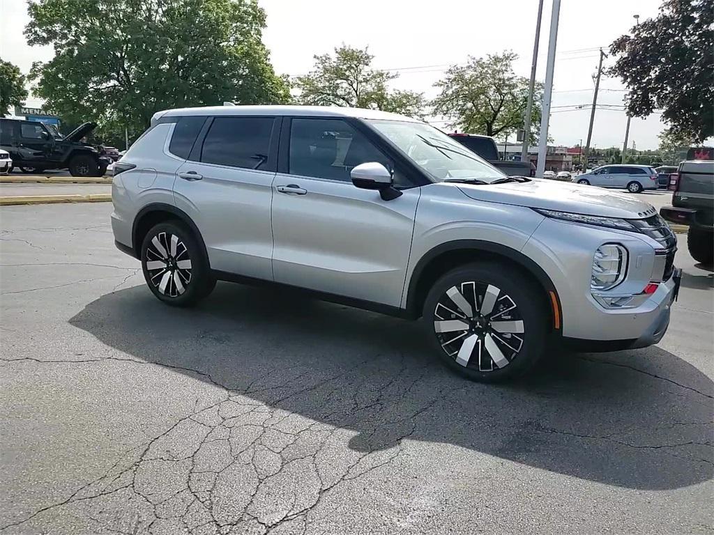 new 2025 Mitsubishi Outlander car
