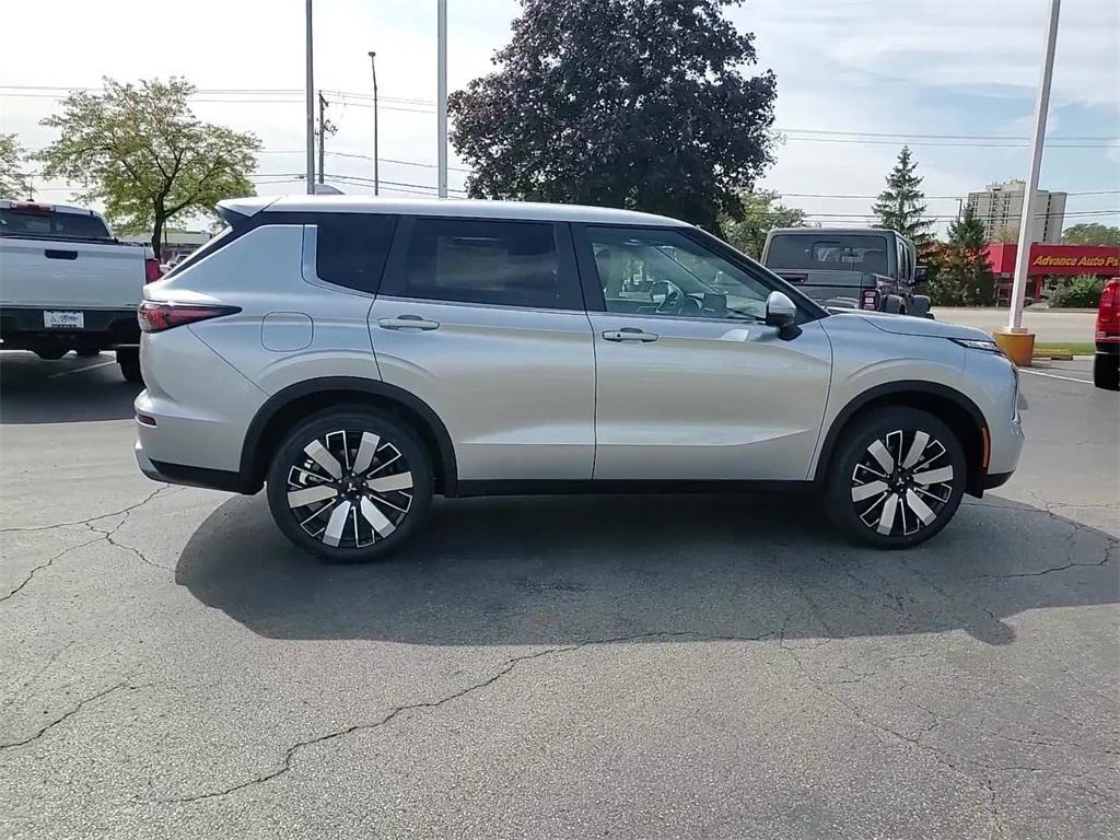new 2025 Mitsubishi Outlander car
