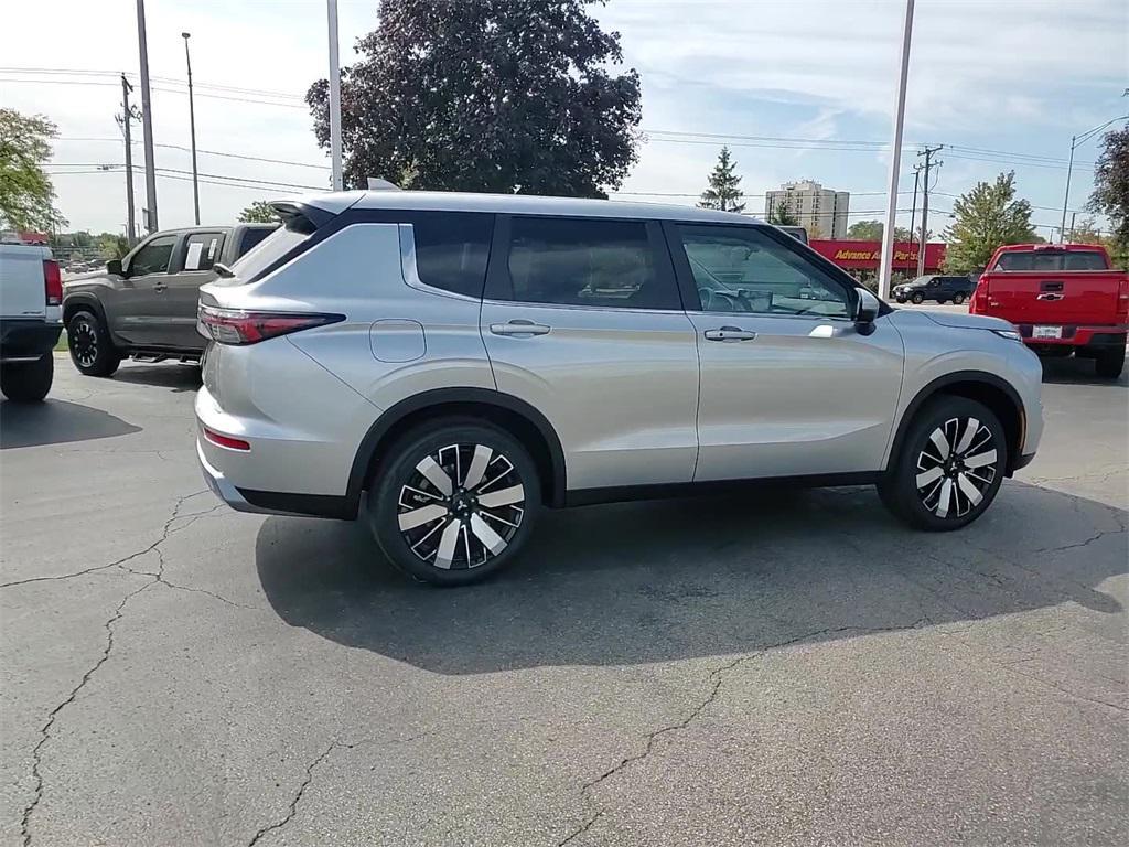 new 2025 Mitsubishi Outlander car