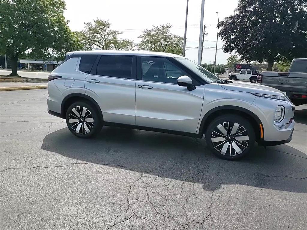 new 2025 Mitsubishi Outlander car