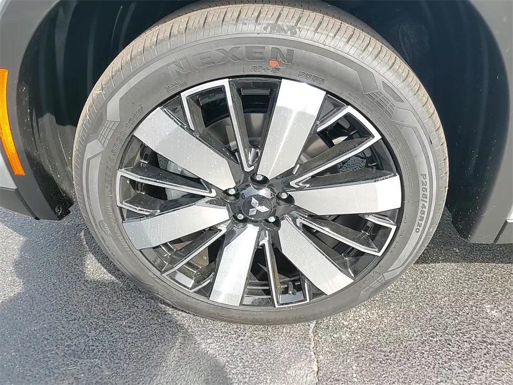 new 2025 Mitsubishi Outlander car