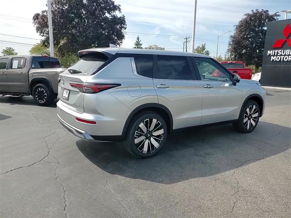 new 2025 Mitsubishi Outlander car