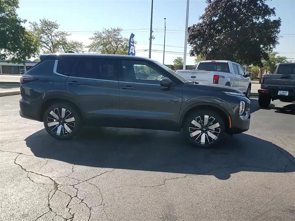 new 2025 Mitsubishi Outlander car