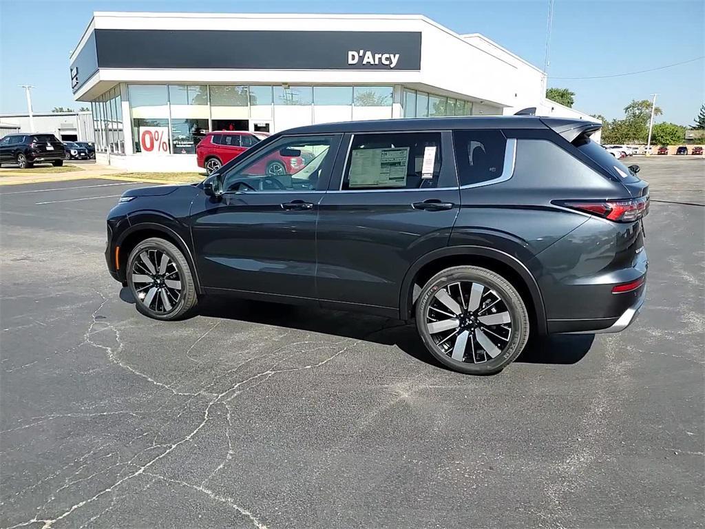 new 2025 Mitsubishi Outlander car